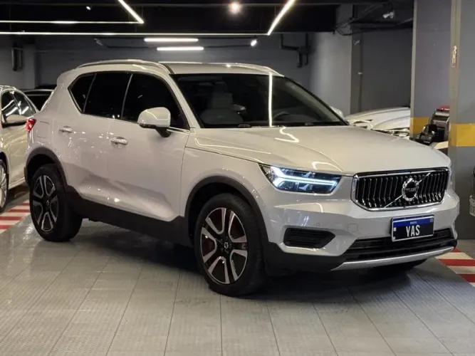 Volvo XC40 XC 40 T-5 Híbrido Momentum 1.5 262cv 2021