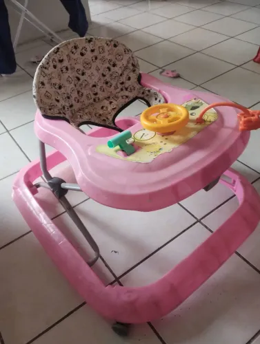 Vendo andador usado com travas