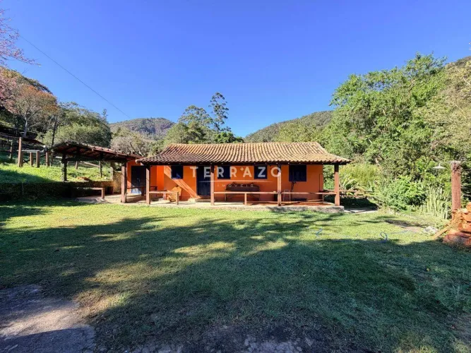 Sítio à venda, 3 quartos, 1 suíte, 6 vagas, Córrego das Pedras - Teresópolis/RJ