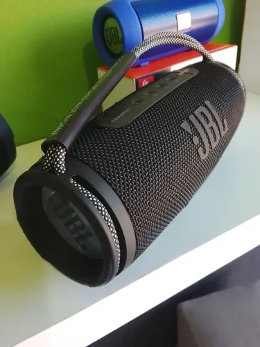 Vendo caixa de som JBL 1°linha aprova de água $110