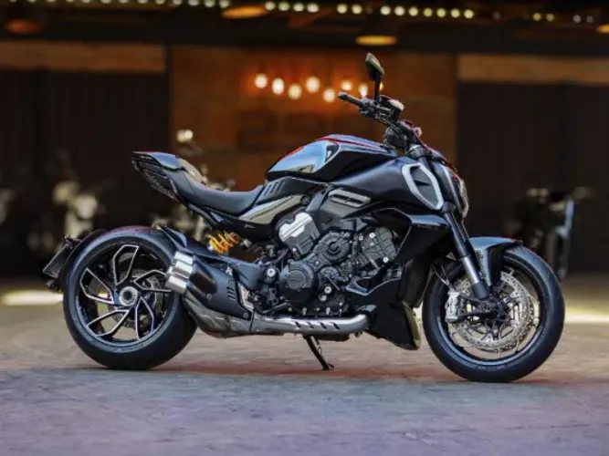 DUCATI DIAVEL V4