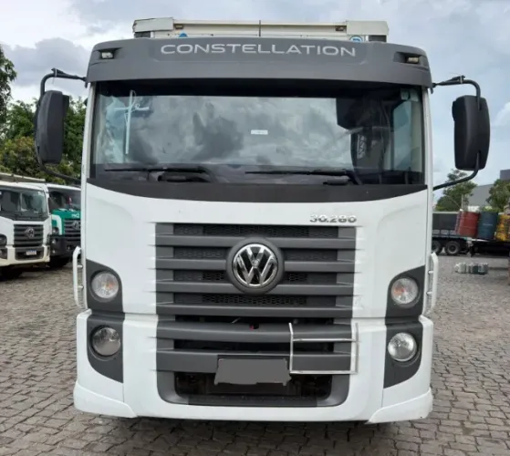 VW 30.280 CRM 8X2 - 22/23 - BAÚ MEIO SECO MEIO REFRIGERADO
