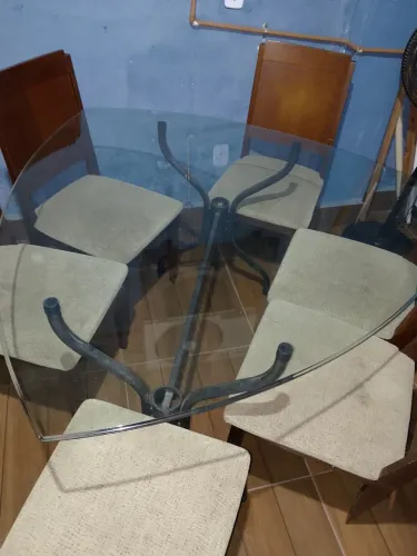 Mesa de vidro retangular mais 6 cadeiras 
