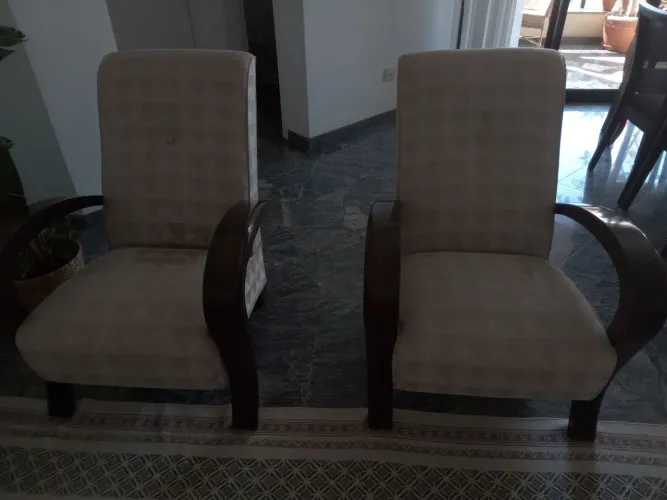 Vendo 02 poltronas em bom estado. Móveis Planejamento.  Bem feitas. *preço unidade