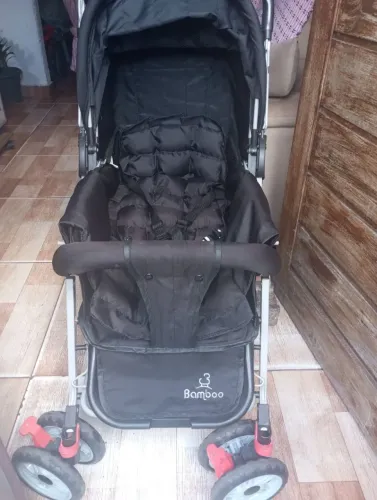 Carrinho de passeio de bebê
