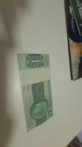 São várias notas originais