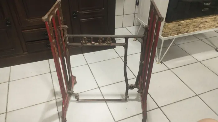 Pé de máquina de costura de ferro