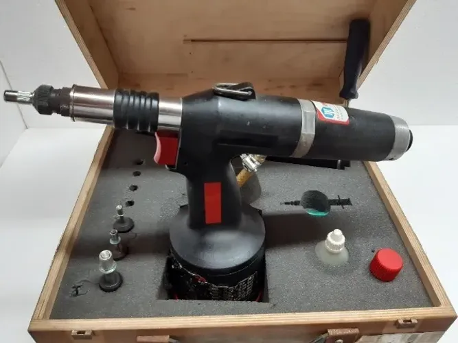 Rebitadeira Pneumática Profissional para Aplicação de Rebites De Rosca Pop Nut Pnt 880