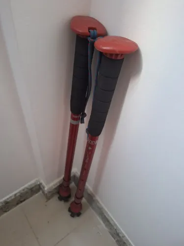 Dois bastões de caminhada quechua