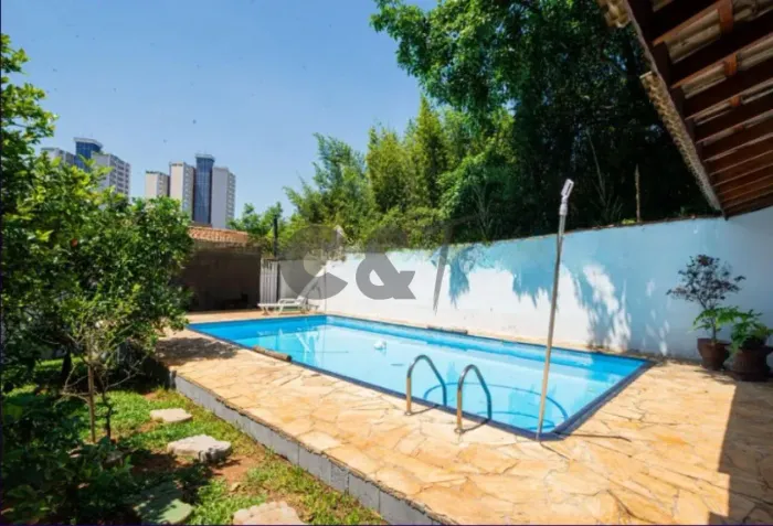Casa Térrea - 3 Dormmitórios (1 Suíte) à Venda Chácara Monte Alegre, São Paulo/SP.