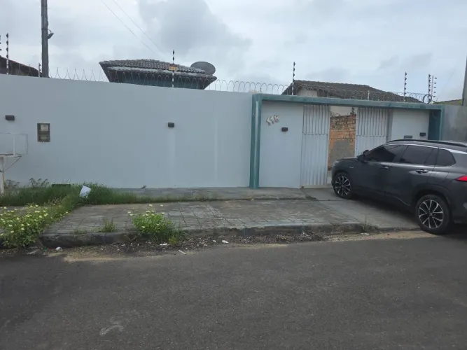 Aluga casa 