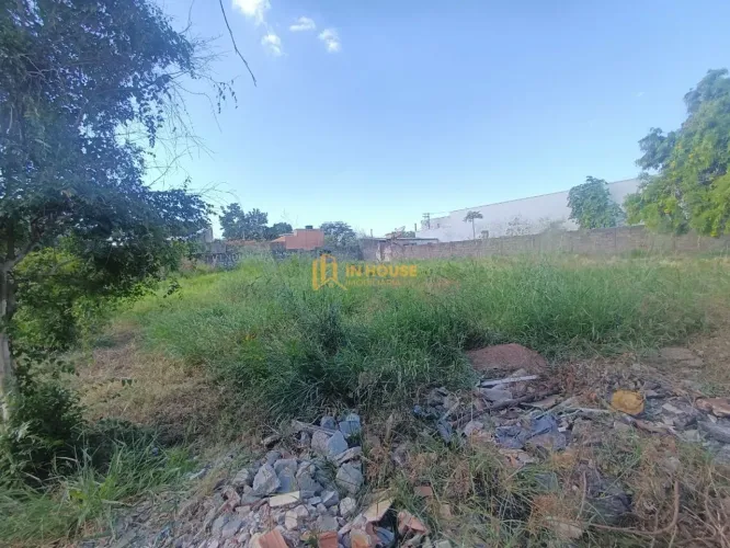 Terreno à Venda no Bairro Vila Brasil em Ribeirão Preto
