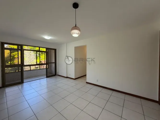 Apartamento para locação com 2 quartos sendo 1 suíte, 68 m² no Alto - Teresópolis.