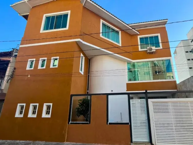 Casa em Macaé (centro), 5 quartos 1 garagem local amplo e arejado ideal para família