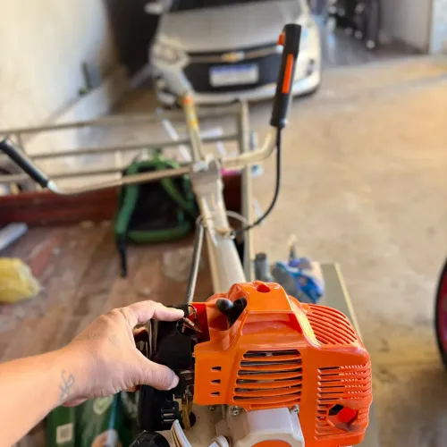 Vendo roçadeira nova