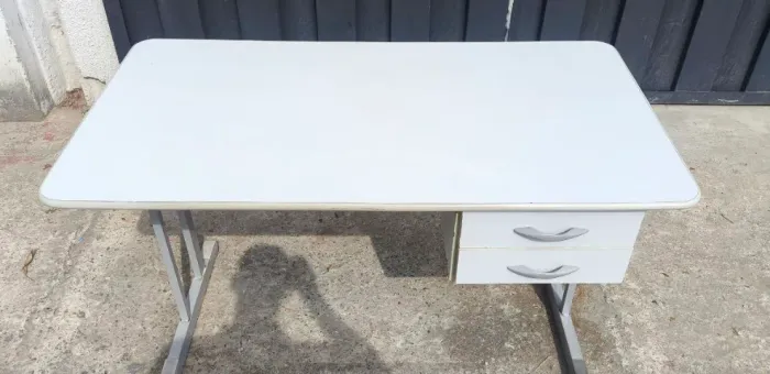 Mesa de escritório em MDF com duas gavetas n°6 | Somente retirada em mãos