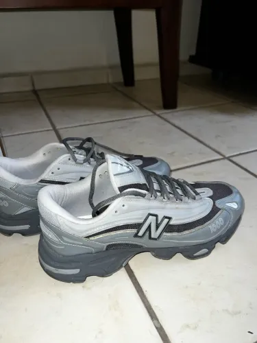Tênis New Balance 1000 Cinza TAM 43