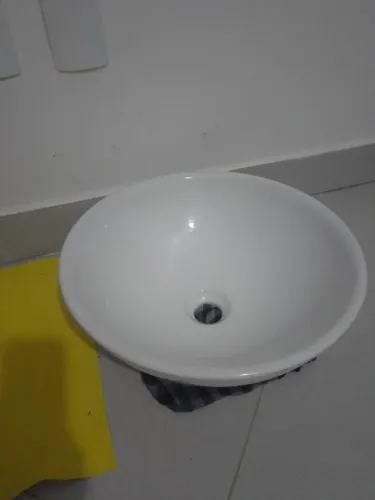 Cuba redonda de louça para banheiro 