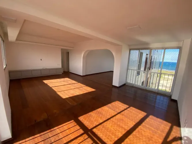 Disponível Excelente Apartamento na Avenida Soares Lopes Vista Lateral Mar: