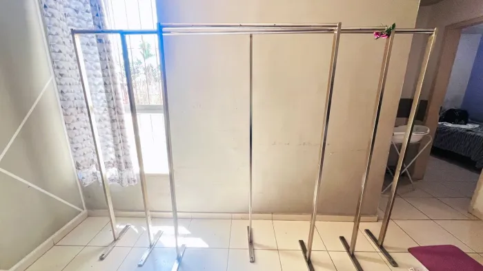 Vendo araras para pendurar roupas