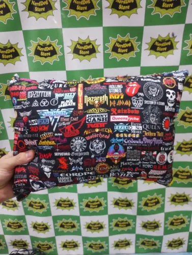 Almofada Clássicos do Rock Metal - NerdDog Store - Bandas Iron Maiden ACDC Queen Hard Kiss