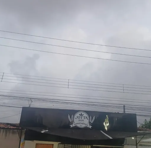 Vendo fachada com estrutura metálica