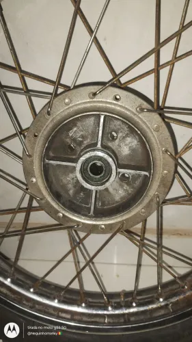 Roda traseira da Yamaha factor