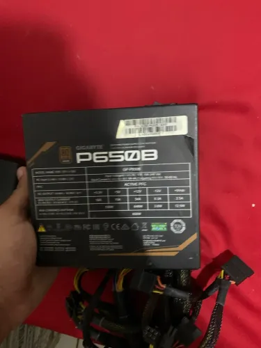 Fonte GIGABYTE P650 80plus bronze Pfc ativo