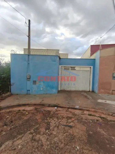 Casa Padrão à Venda no Jardim das Torres Prolongamento