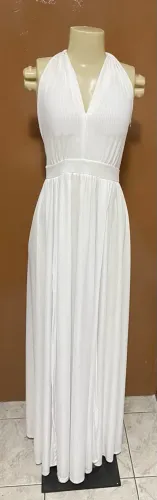 Vestido longo branco frente única com fenda 