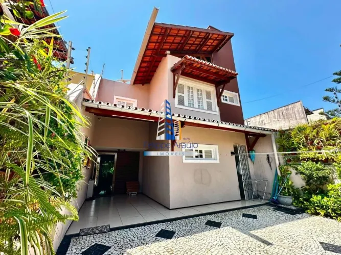 Casa com 3 dormitórios à venda, 150 m² por R$ 730.000 - Cidade dos Funcionários - Fortalez
