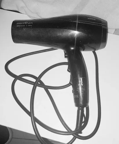 Vende-se secador de cabelo.