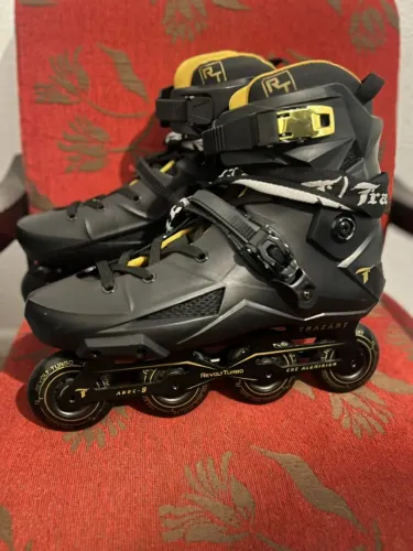 PATINS TRAXART RT BLACK/GOLD 46 + KIT DE PROTETORES