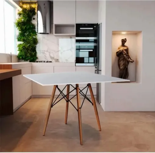 Mesa quadrada pés palito 