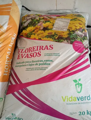Substrato floreiras e vasos 