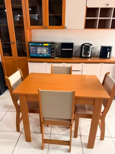 Mesa 4 cadeiras na promoção