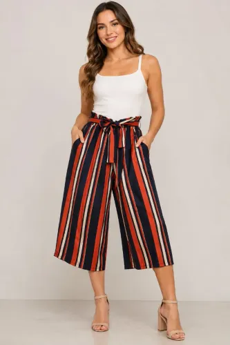 calça bermuda pantacourt pantalona listrada (com etiqueta)
