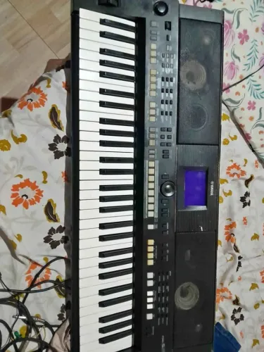 Teclado yamaha psr s 650 pra retira peças