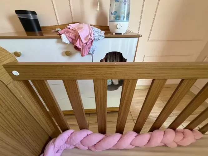 Berço 3 em 1 Capitonê em Madeira (Vira Mini Cama) + Colchão Incluso