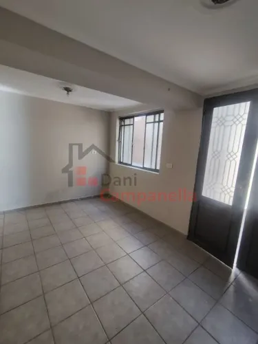 Casa com excelente localização no Bairro Jardim América, em Pouso Alegre