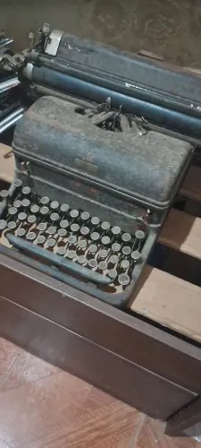 Maquina de escrever antigo 