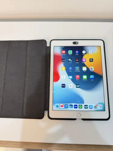 iPad Air 2 Prateado 9.7" com Bateria Nova + Capa Smart Cover
