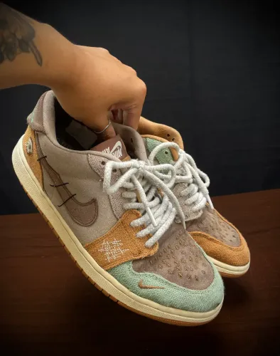 Tênis Nike Air Jordan 1 Low