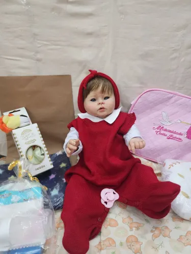 Bebe Reborn pode molhar ( vinil)