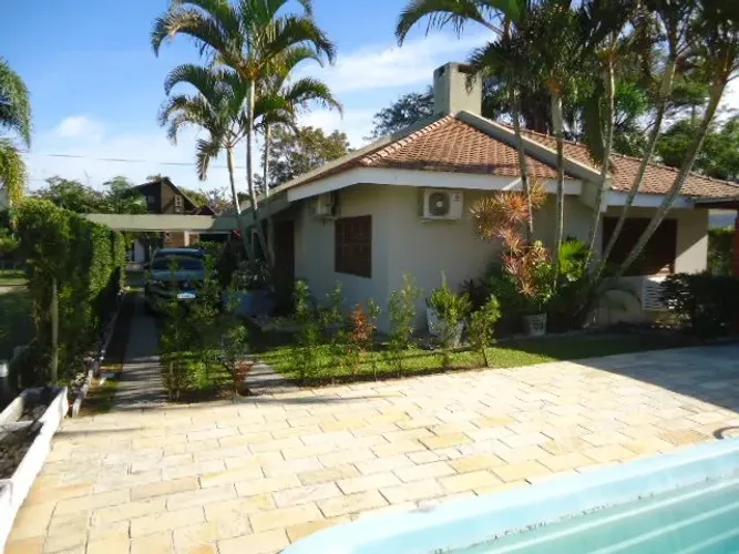 CASA DE ALVENARIA, VILA SUÍÇA I - BALNEÁRIO RINCÃO - SC
