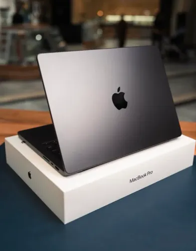MACBOOK PRO M5 24/1TB NOVO S/CAIXA, LOJA NO RIOMAR, ACEITAMOS O SEU USADO.