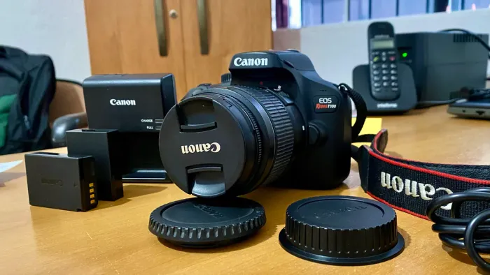     Canon EOS Rebel T100 + Lente + 2 Baterias | Kit Completo