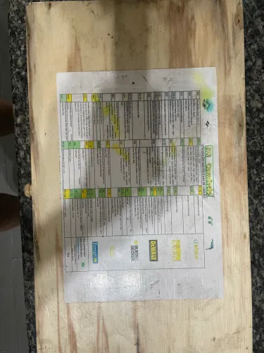 Caixa com 80 conjuntos de carvão 