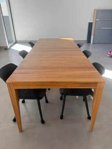 Mesa de jantar em madeira maciça - 10 lugares