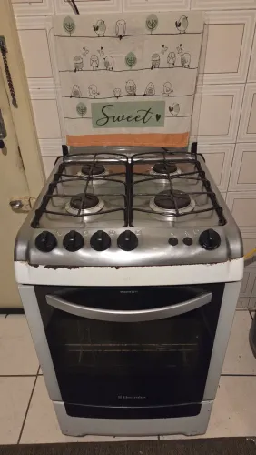Fogão Electrolux 4 bocas com forno - funcionando perfeitamente